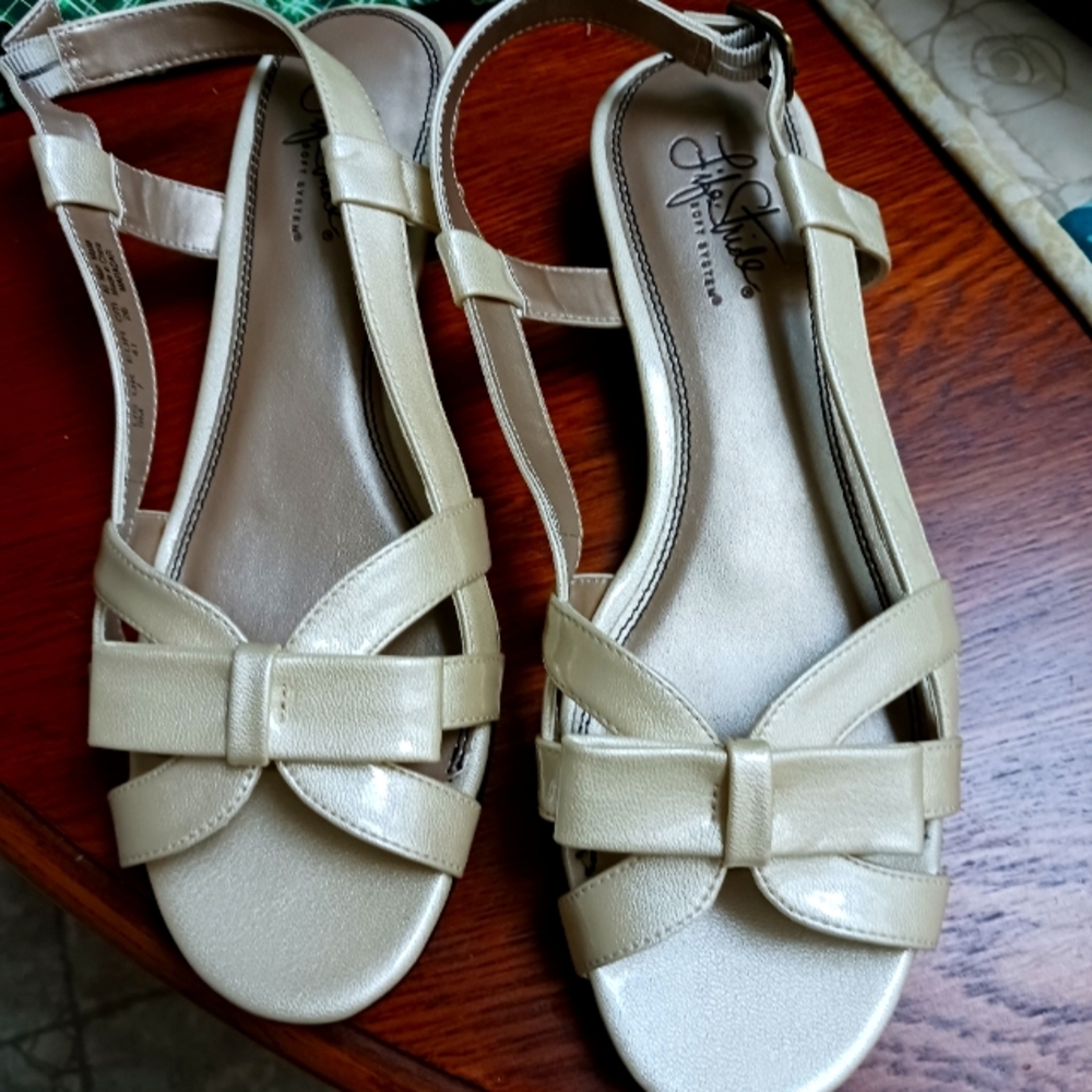 Life stride sandals, champagne patent, size 9
